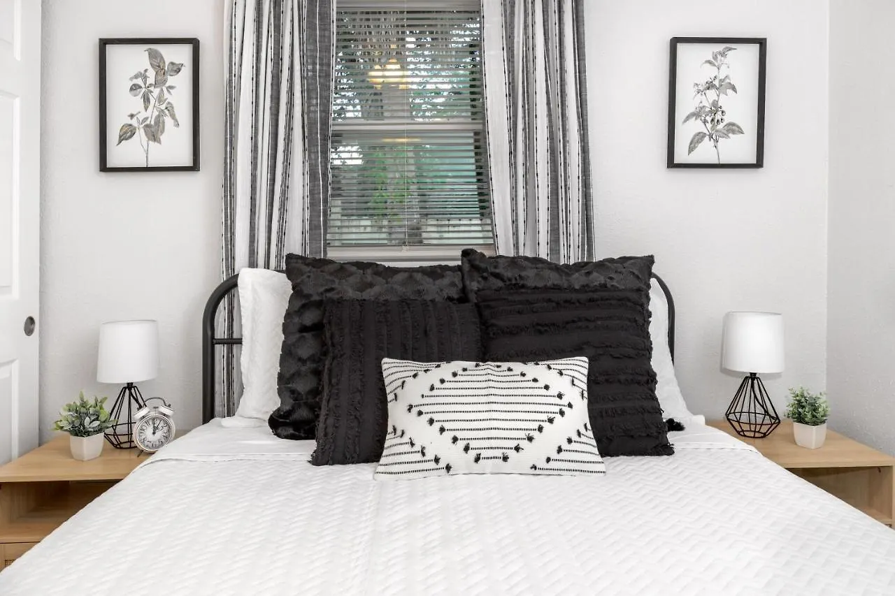 Casa de Férias Cozy Home With Fenced Yard - Close To Downtown & Beaches Largo