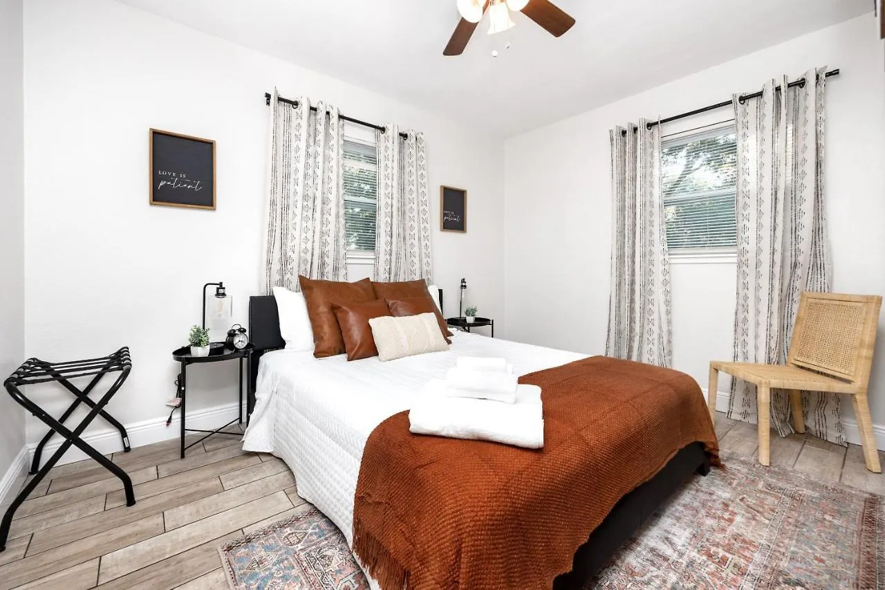 Cozy Home With Fenced Yard - Close To Downtown & Beaches Largo 0*,
